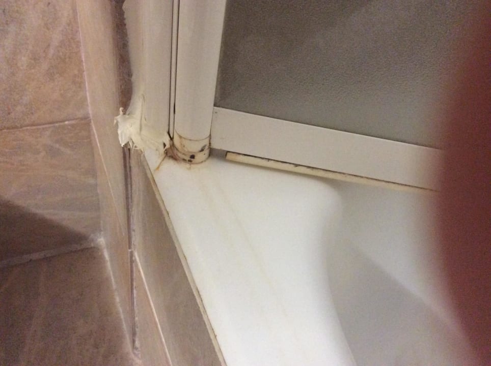 Badezimmer Duschabtrennung mit Rost und Schimmel Lindos Royal Resort