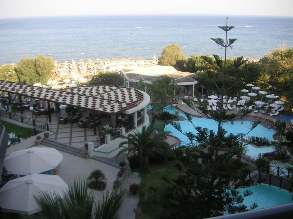 Blick über die Anlage Hotel Calypso Beach