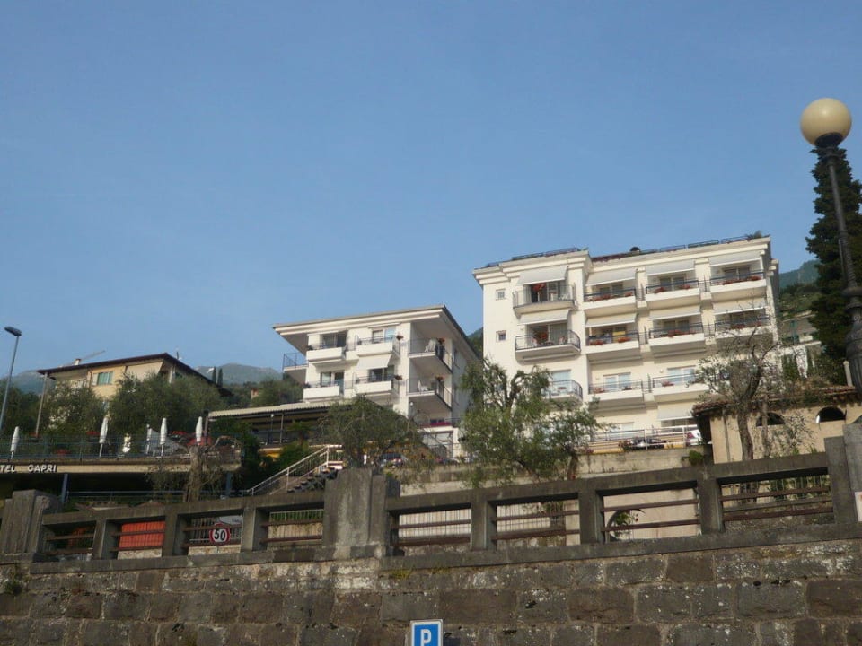 Hotelansicht (von der Straße aus) Hotel Capri