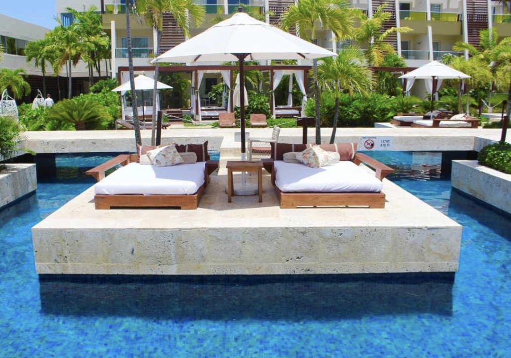 Pool Dreams Onyx Resort & Spa