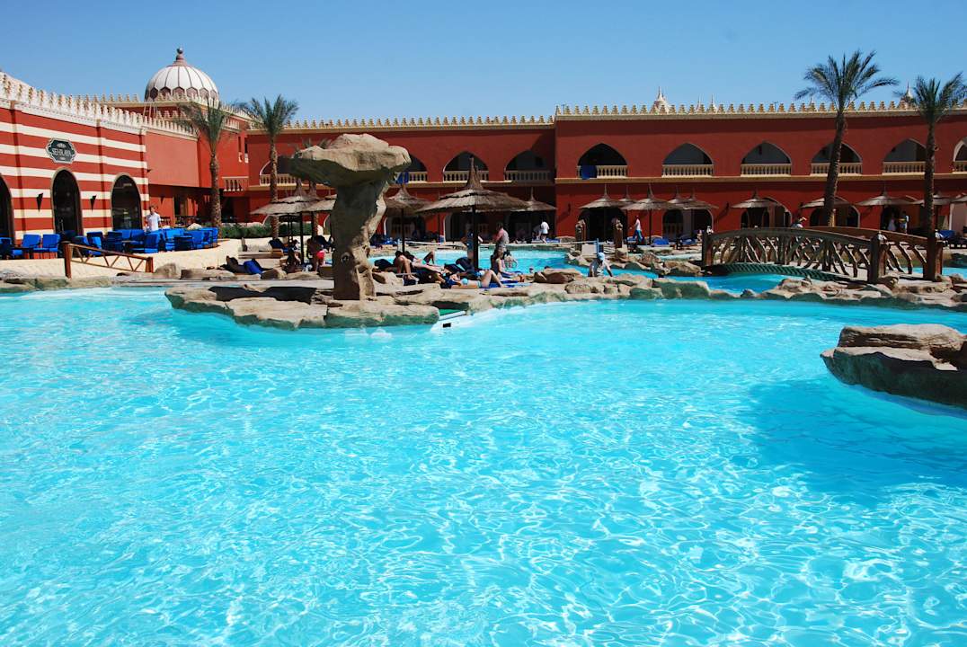 Basen główny Pickalbatros Alf Leila Wa Leila Resort - Neverland Hurghada