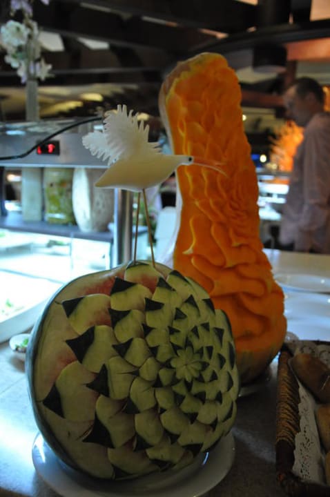 Schnitzerei aus Obst und Gemüse Royal Wings Hotel