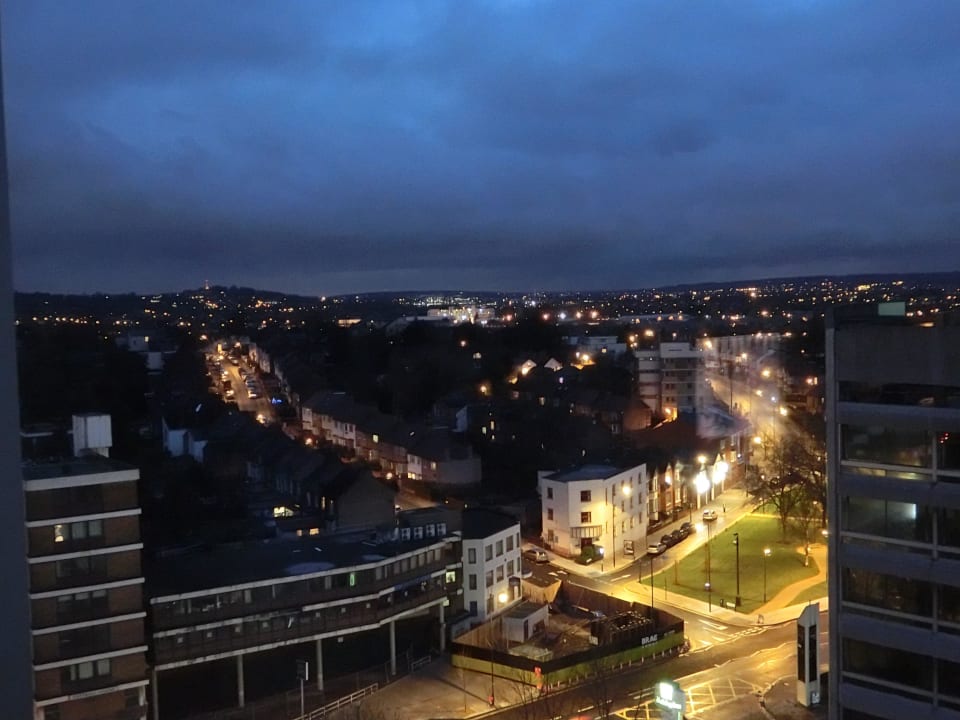 Ausblick bei Nacht (13. Stock) Hotel ibis London Wembley