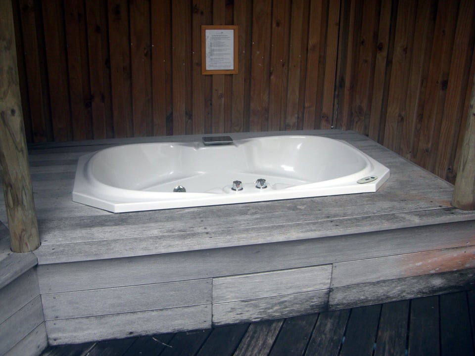 Jacuzzi Beach Villa Komandoo Island Resort & Spa - Adults only