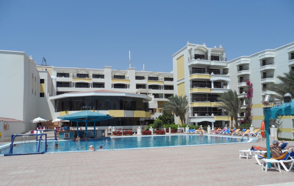View of the pool towards the hotel SUNRISE Holidays Resort (Adults Only)