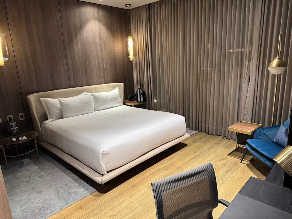 Zimmer Salvio Parque 93 Bogota, Curio Collection by Hilton