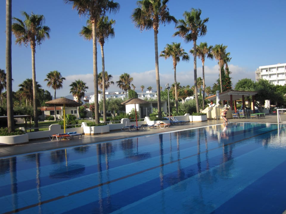 Pool Atlantis Hotel