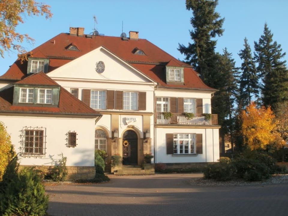 Hotelansicht mit Eingang, von der Straße aus Hotel Veba