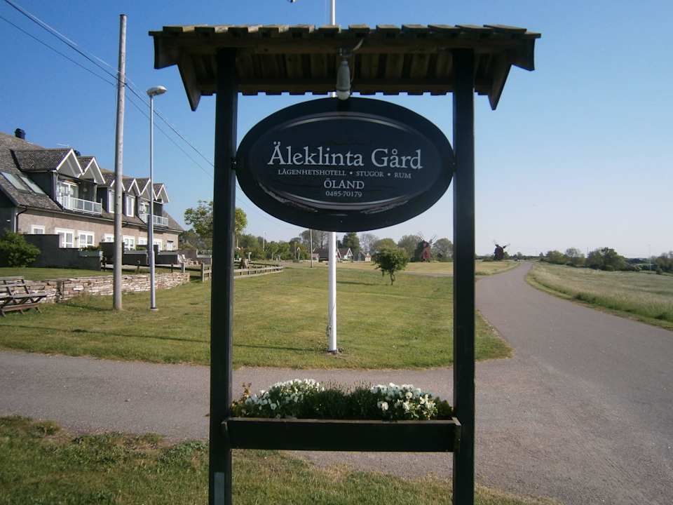 Einfahrt zum Äleklinta Garden Hotel Äleklinta Gård