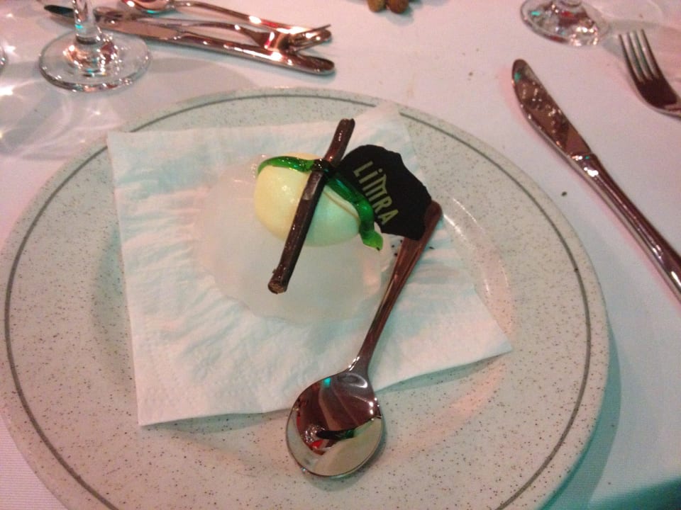 Лимонное мороженое на ледяной подушке Limak Limra Hotel & Resort