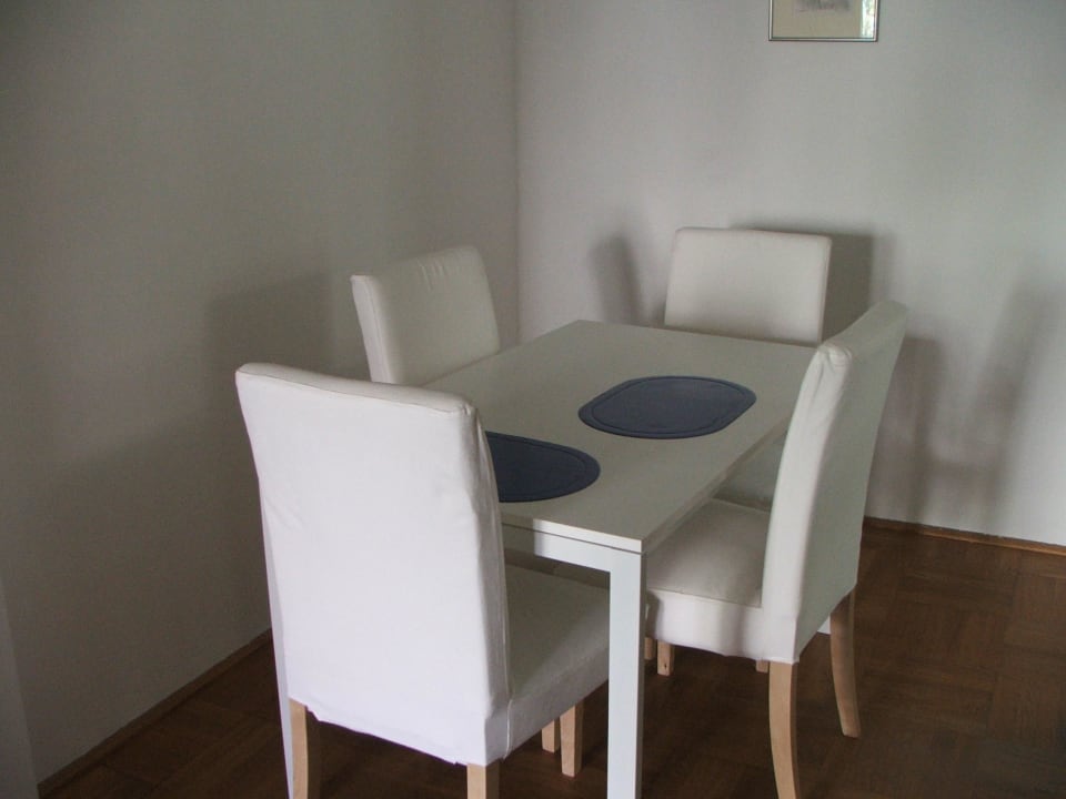 Esstisch Apartment24 Schoenbrunn - Hasenhutgasse 9 & Schwenkgasse 16