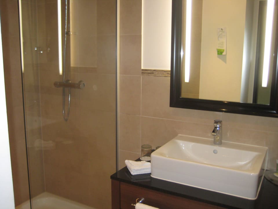 Badezimmer Courtyard by Marriott Bremen