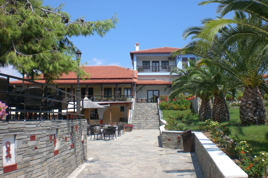 Hauptgebäude der Hotelanlage Blue Dolphin Resort Hotel