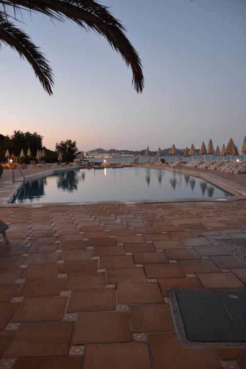 Pool am Abend Grupotel Aguait Resort & Spa - Adults only