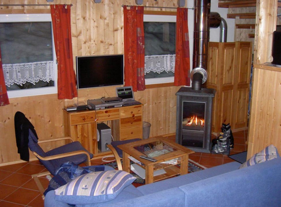 Wohnbereich mit Gasofen Alpendorf Dachstein West by ALPS RESORTS