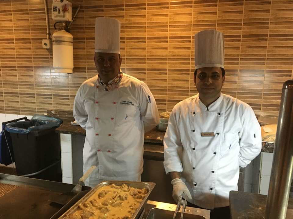 Die Jungs kochen im La Casa und sind Spitze Pickalbatros Alf Leila Wa Leila Resort - Neverland Hurghada