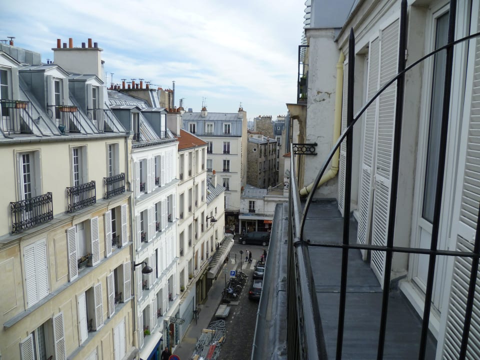 Vom Balkon dans la Rue (Richtung Moulin Rouge) Hotel des Arts Montmatre