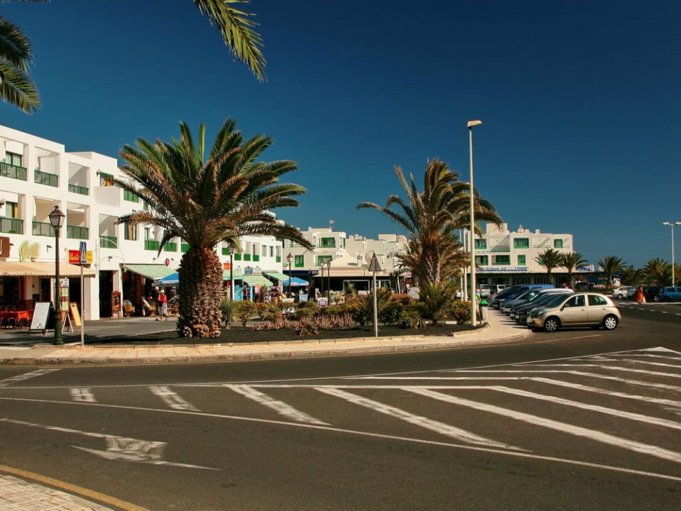 Straße vor dem Neptuno Avda ElJablillo Neptuno Suites - Adults only