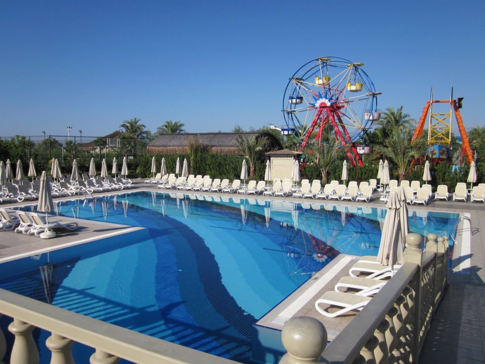 Blick zum Lunapark Royal Holiday Palace