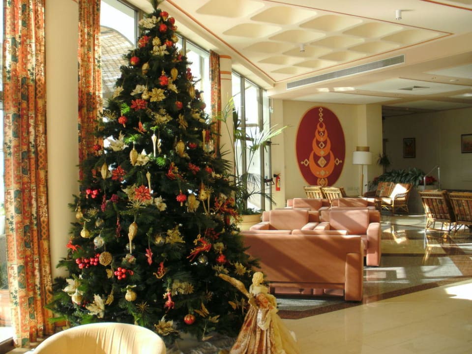 Weihnachtsbaum Constantinou Bros Athena Royal Beach Hotel