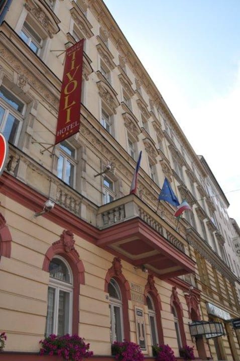 Widok na wejście główne do hotelu Hotel Tivoli
