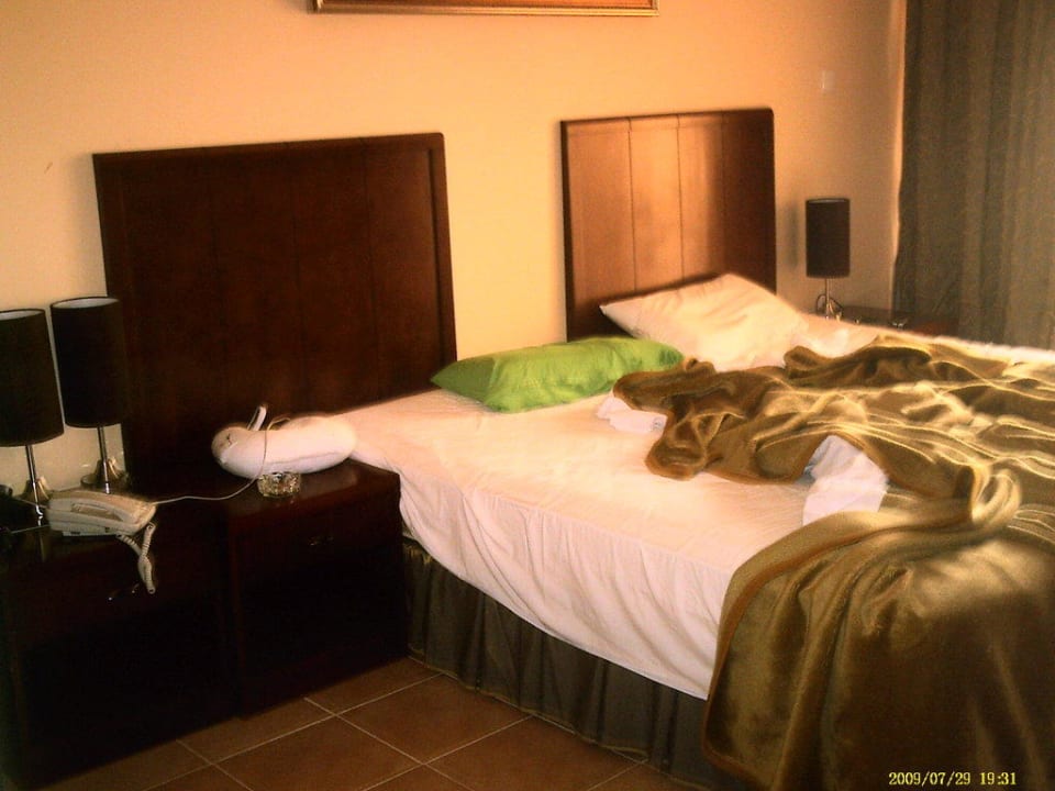 das zusammen gerückte Bett BM Beach Resort