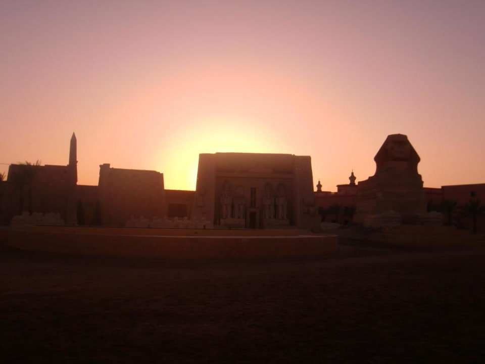 Sonnenuntergang am Theater   Pickalbatros Alf Leila Wa Leila Resort - Neverland Hurghada