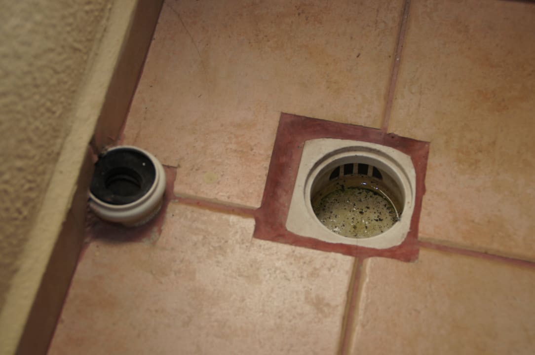 Abfluss auf dem Balkon  Atak Apart Hotel