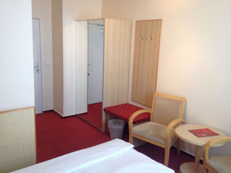 Blick zur Tür PLAZA INN Hamburg Moorfleet