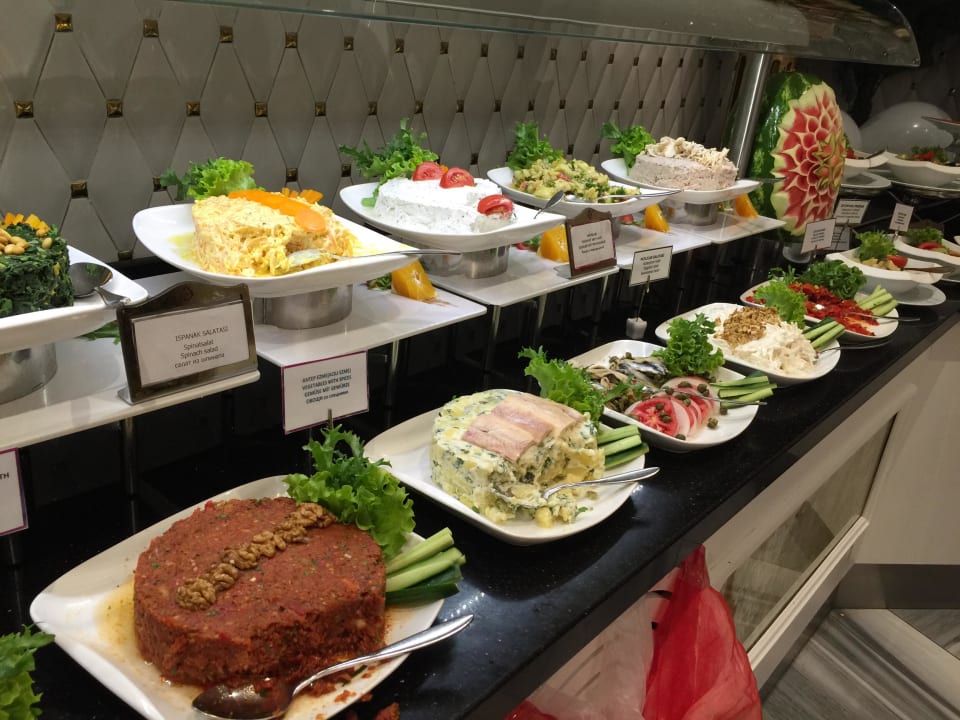 Büffet Azura Deluxe Resort & Spa Hotel