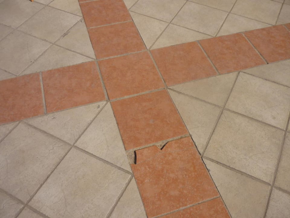 Fliesenspiegel am Pool Jaz Makadi Oasis Resort