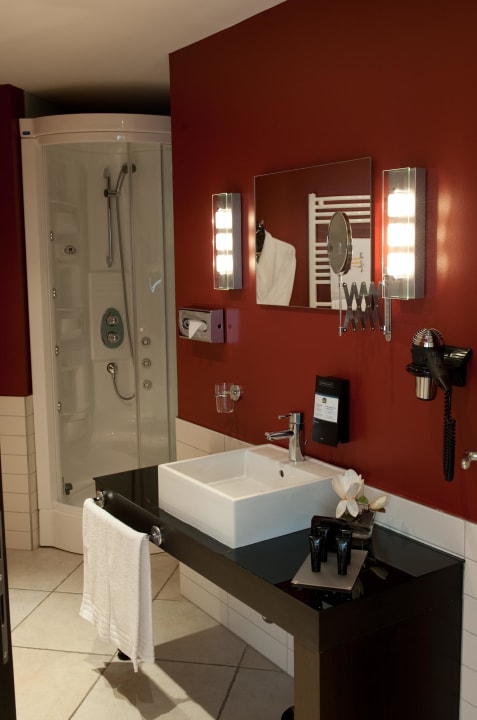 Badezimmer / SUP Best Western Plus Grand Hotel Victor Hugo