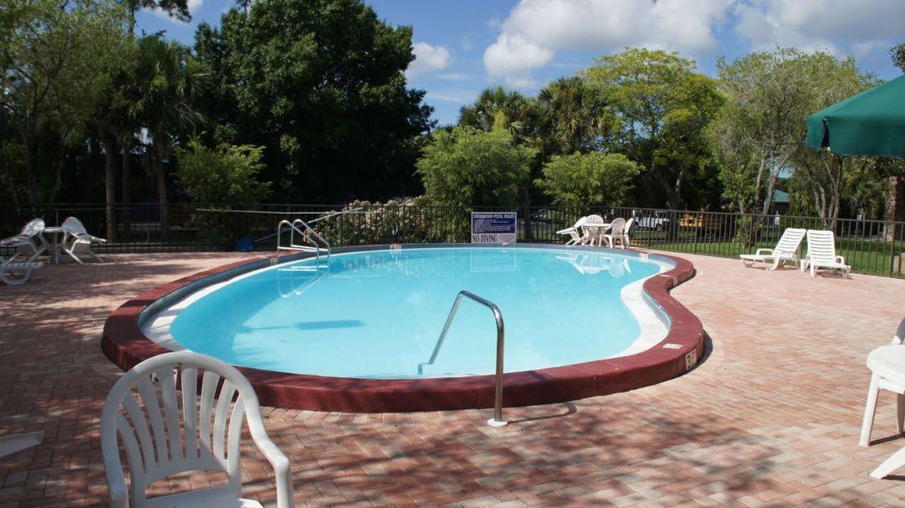 Pool Hotel Days Inn Bradenton Near The Gulf