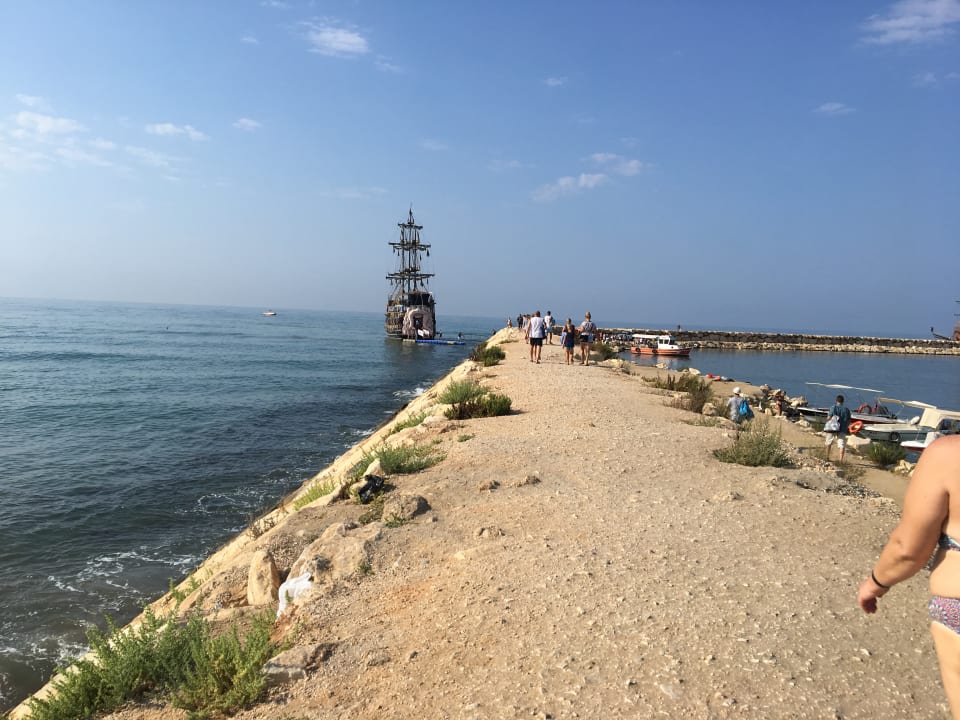 Strand Well Palace Side