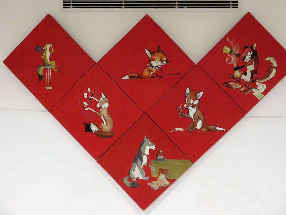 Überall anzutreffende Red Fox Dekoration Red Fox Hotel Delhi Airport