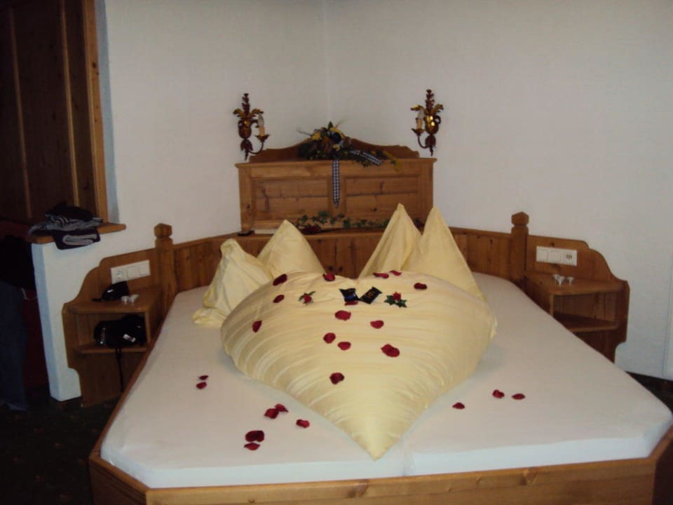 Erster Eindruck: Begrüßung auf dem Zimmer Berghotel Hauserbauer