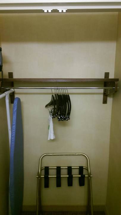 Garderobe Hotel Courtyard Detroit Metro Airport Romulus