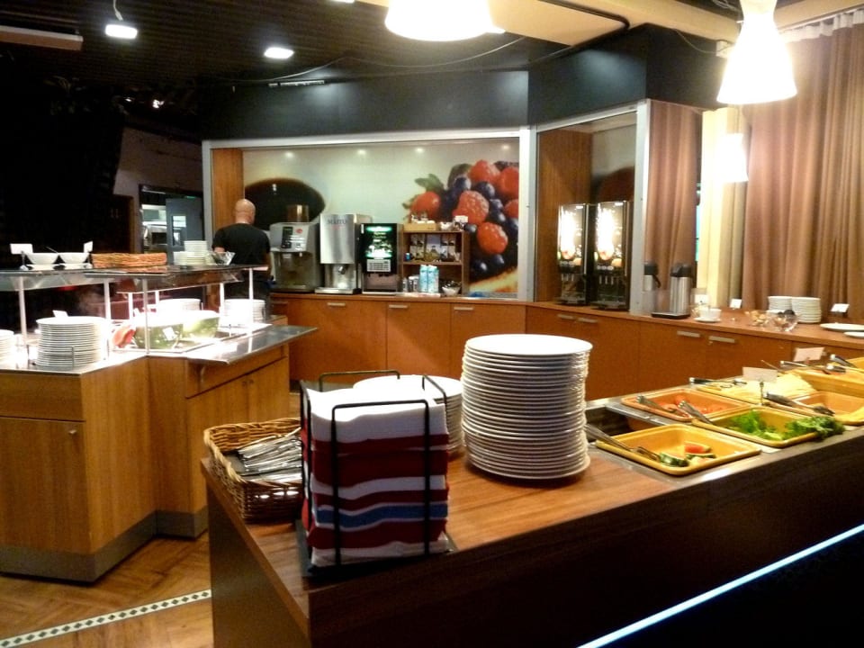 Ein gutes Frühstücksbuffet Hotel Sokos Kimmel