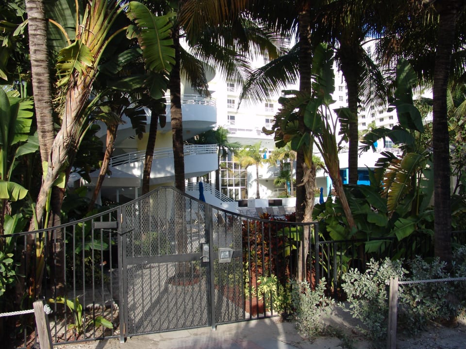 Tür vom Beachwalk zum Hotel Royal Palm South Beach Miami, a Tribute Portfolio Resort