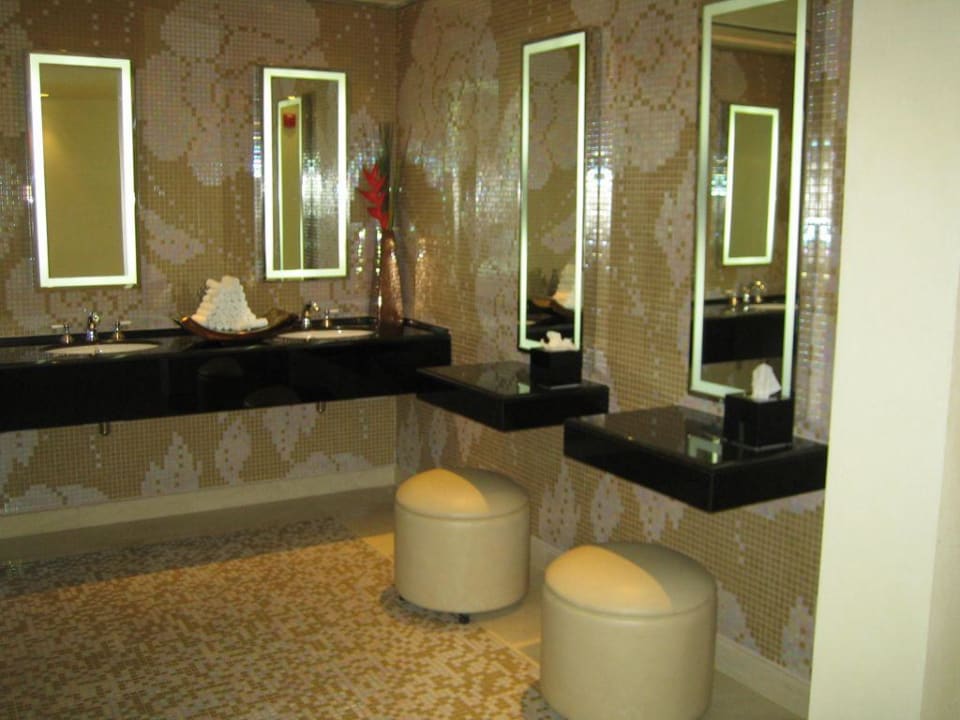 Damentoiletten im Hotel The Westin Dubai Mina Seyahi Beach Resort & Marina