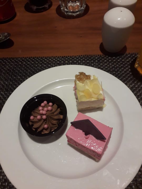 Gastro DoubleTree by Hilton Resort & Spa Marjan Island