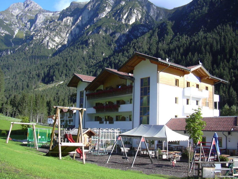 Hotel und Spielplatz Hotel Bergkristall