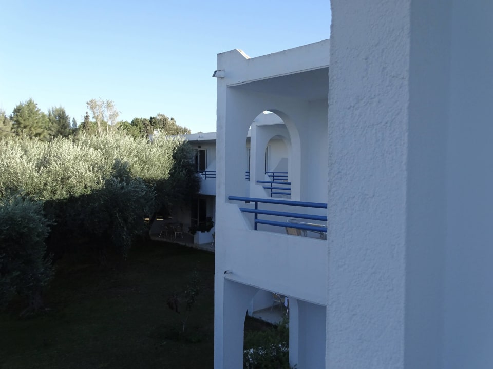 Blick durch die Balkonbögen rechts TUI KIDS CLUB Alex Beach