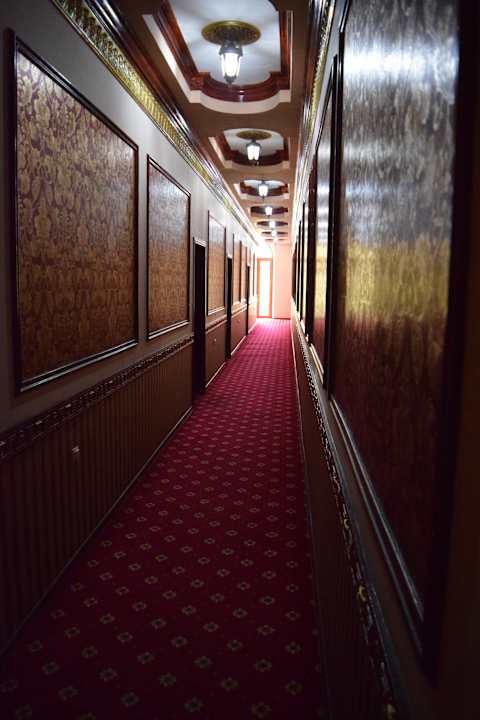 Flur des Hotels Hotel & Spa Borjomi Palace