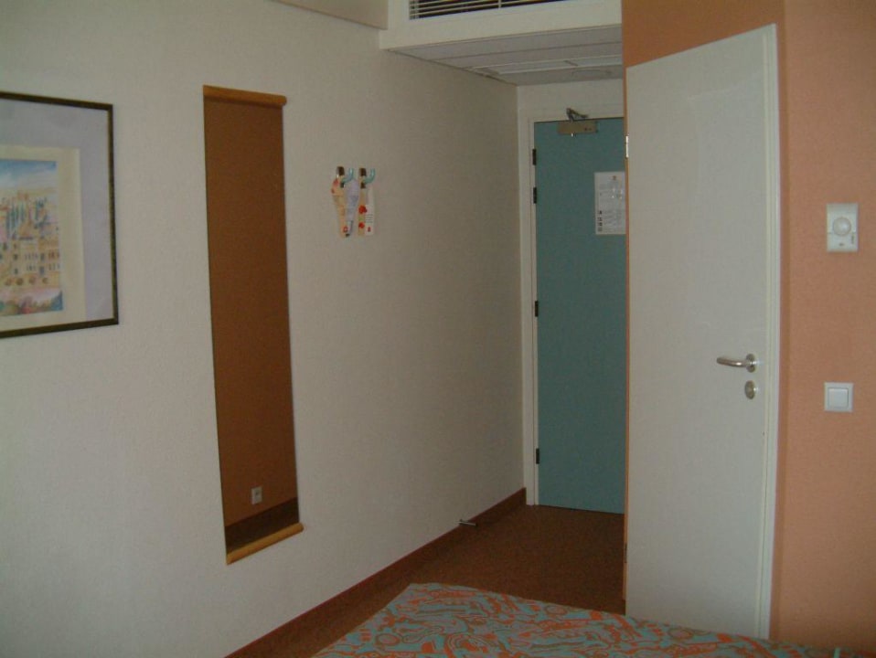 Rechts die Tür zum Bad Hotel Ibis Szczecin Centrum