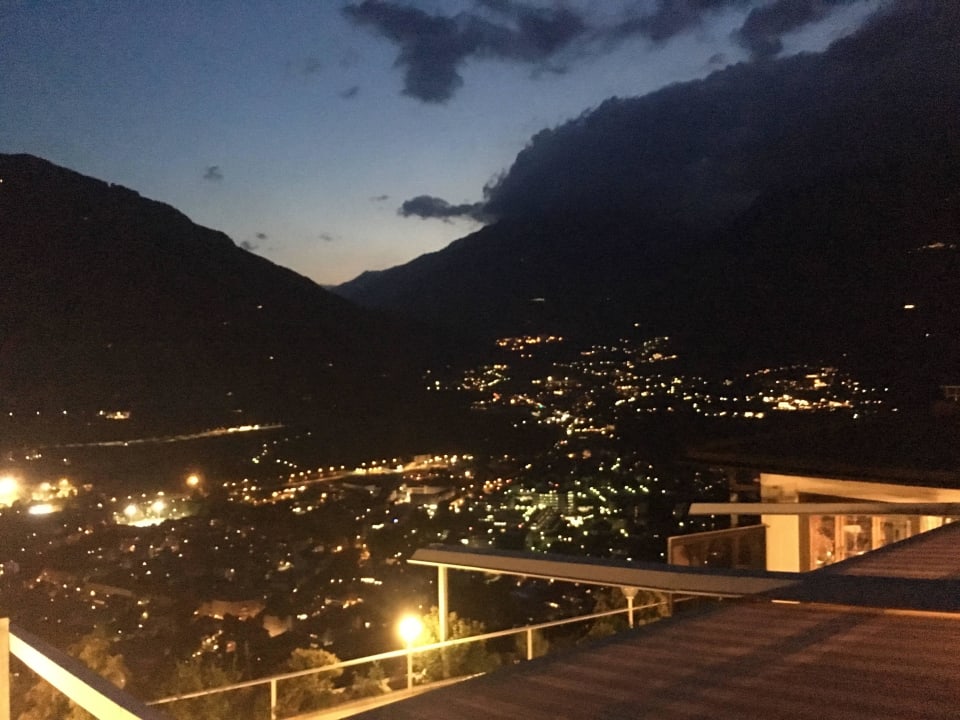 Ausblick bei Nacht Hotel Bellevue