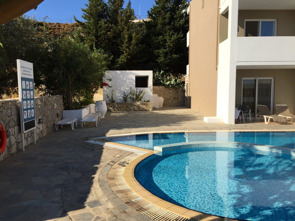 Oberer Poolbereich rechts alltoura Club Hotel Porto Angeli Beach Resort