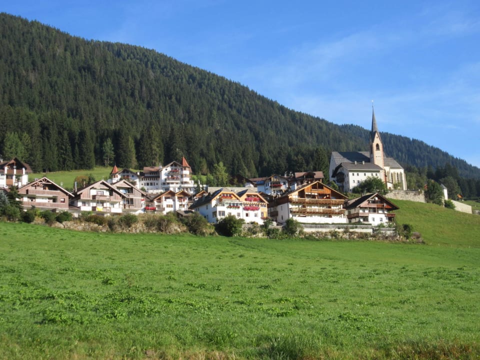 Blick auf Pichl und aufs Turmhotel Turmhotel Gschwendt
