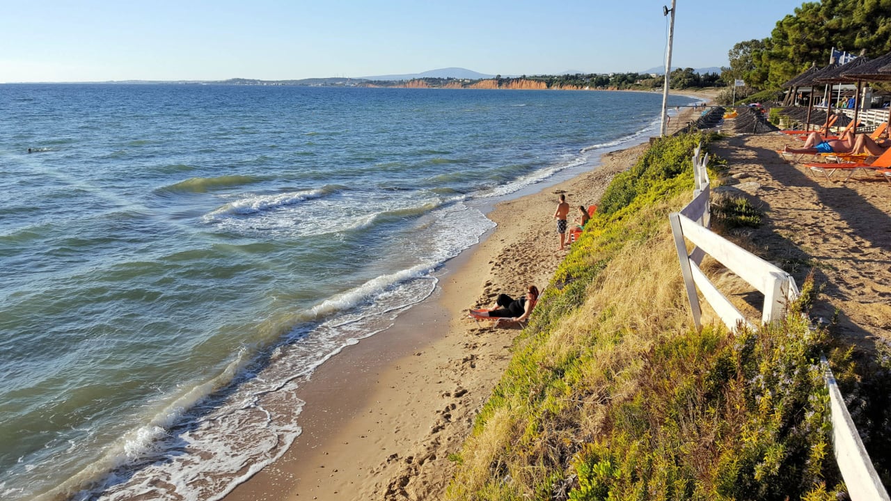 Unterer Strand sehr schmal Istion Club & Spa