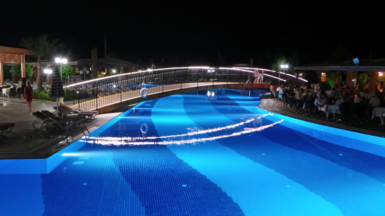 Piscine de nuit Adalya Ocean Deluxe